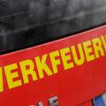 Das Bild zeigt den Schriftzug "Werkfeuerwehr" auf einem Feuerwehrfahrzeug.